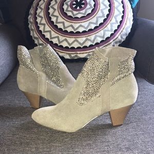 American eagle size 10 taupe booties/ankle boots